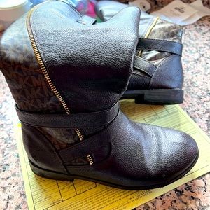 Size 3 girls Michael kors boot. Like new. $30